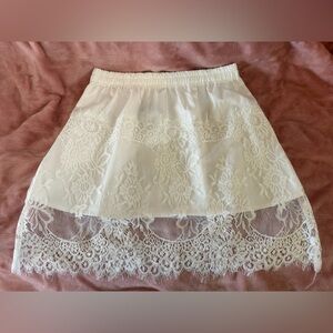 NWT Chic White Lace High-Waisted Skirt